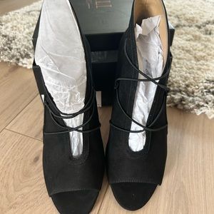 Gili Black Heels